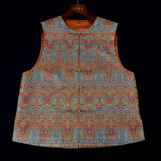 绢若诗张和才带钢印神鹿高升蜀锦新中式国风马甲定制款手工花扣