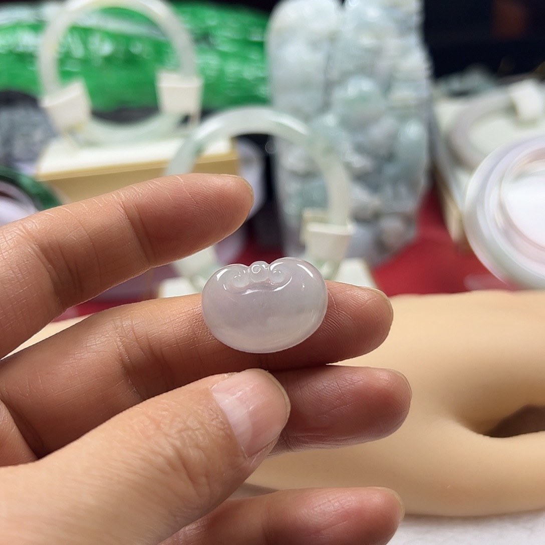 颈饰未镶嵌翡翠如意锁