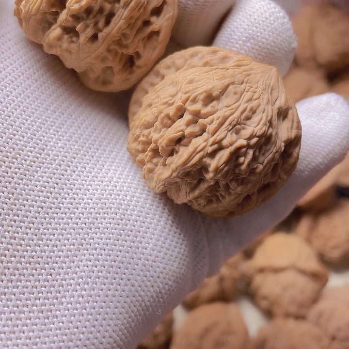 桃核吊坠绣球狮子头