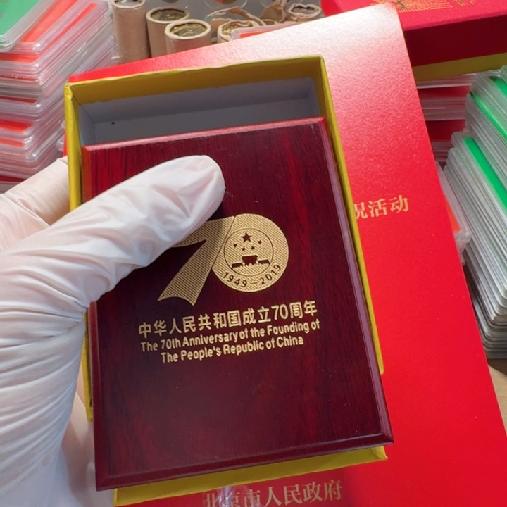 其他普通金属带证书建国70年章