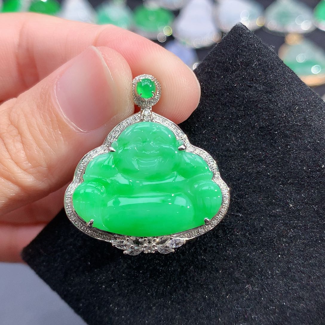 翡翠18K金镶嵌颈饰