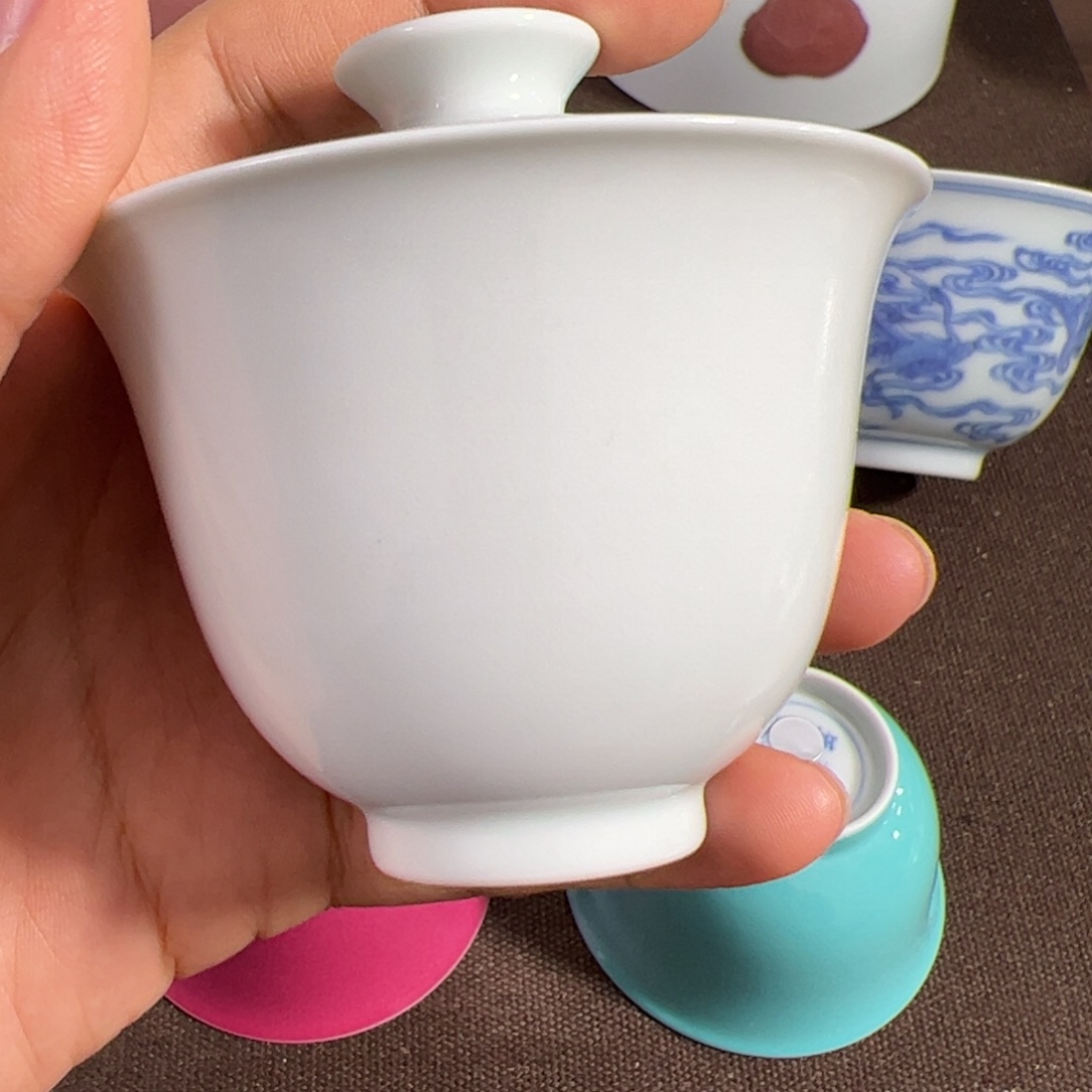 微***瑕白釉瘦高型小盖碗