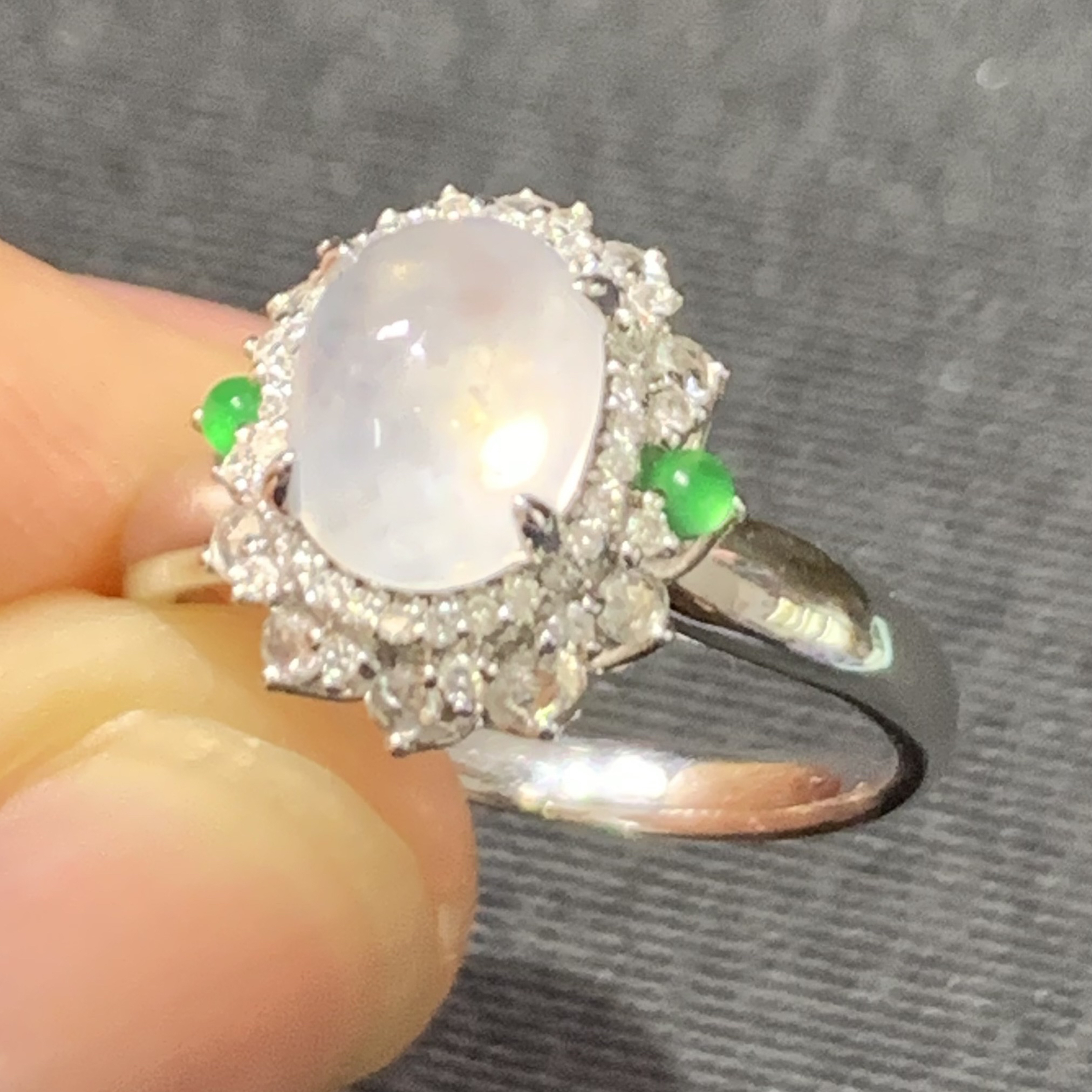 18k金镶嵌高冰蛋面戒指