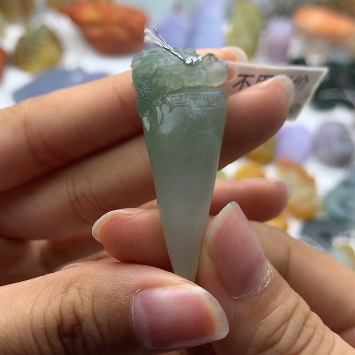 【闪购商品】定制翡翠未镶嵌龙牙