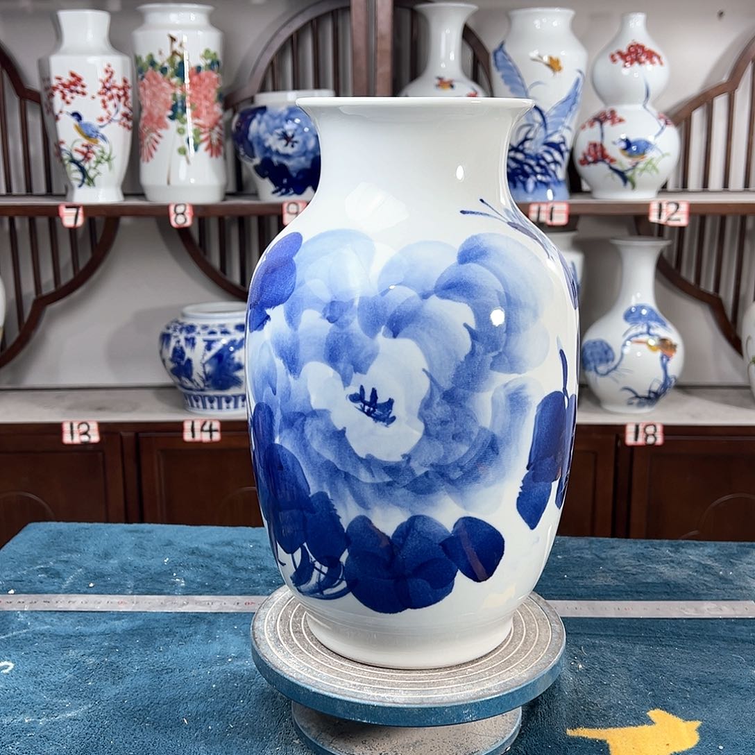 摆件景德镇陶瓷大冬青牡