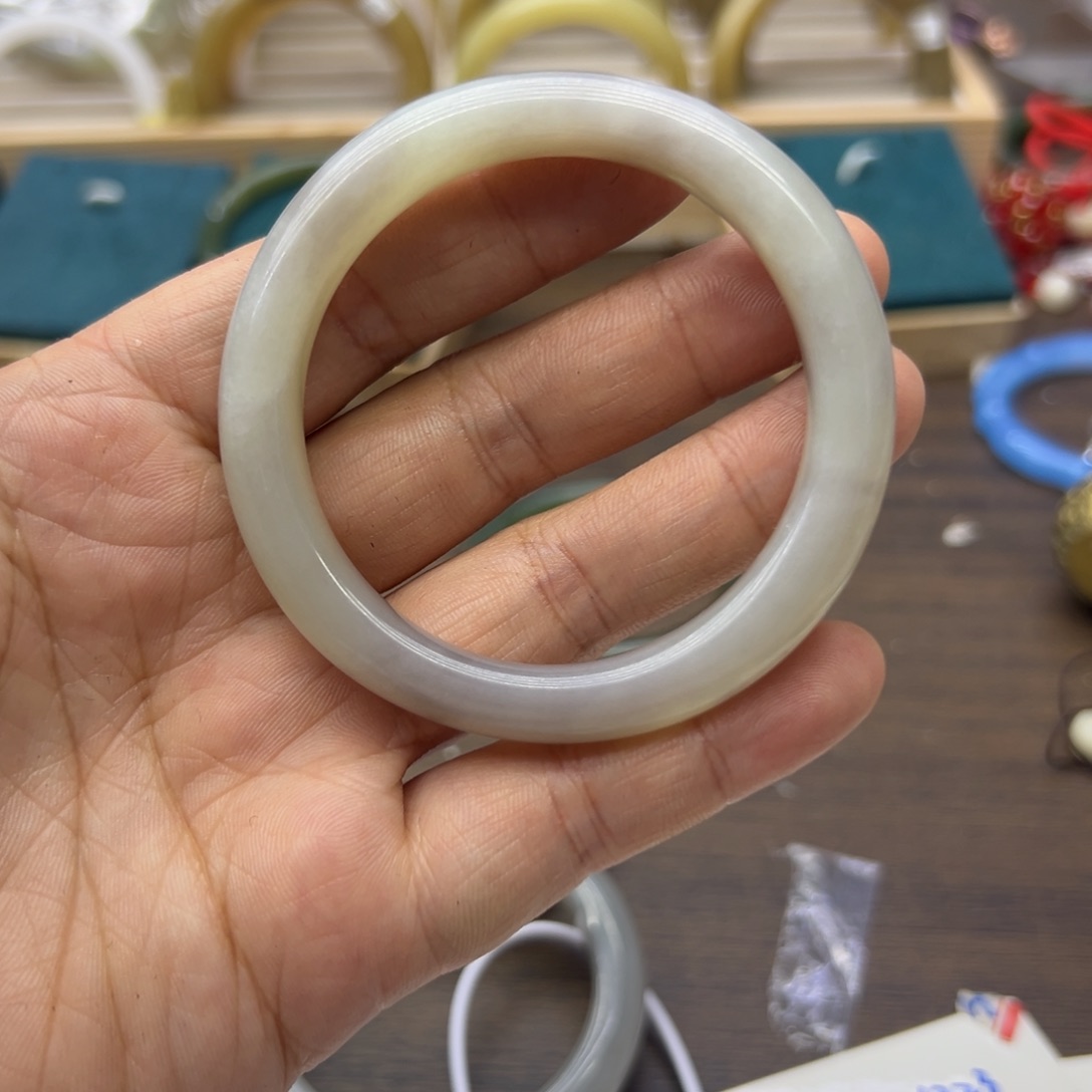 我***方和田玉未镶嵌手镯53圈围1257