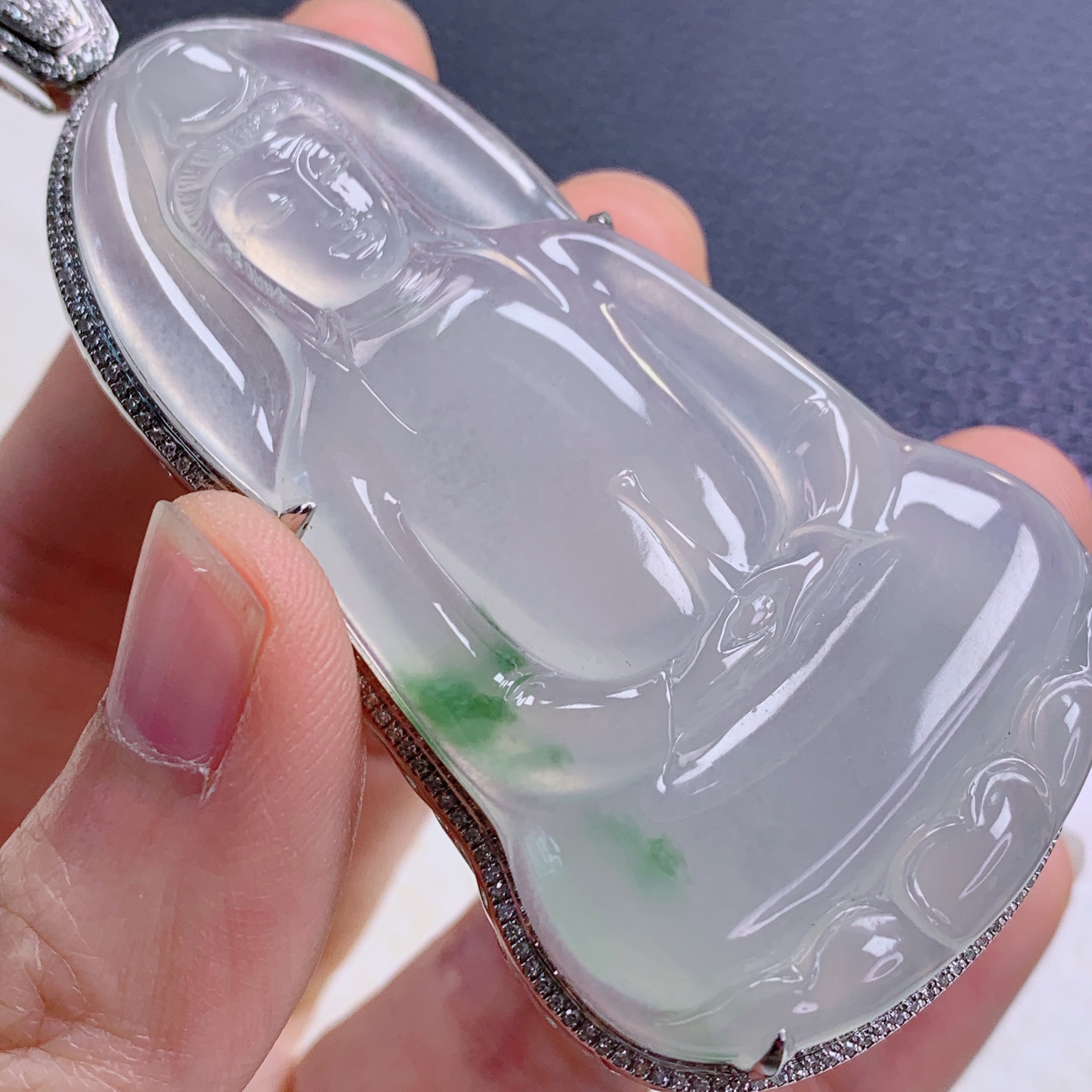 天然缅甸A货翡翠冰种飘花大气饱满素衣观音镶嵌18k金吊坠玉观音