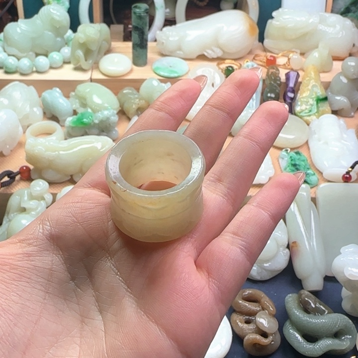 和田玉戒指未镶嵌忠**耳