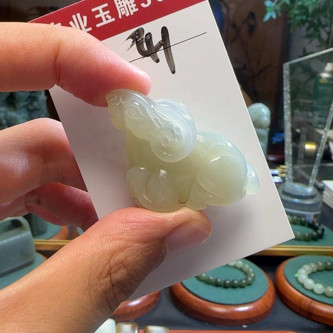 颈饰未镶嵌和田玉（糖玉）