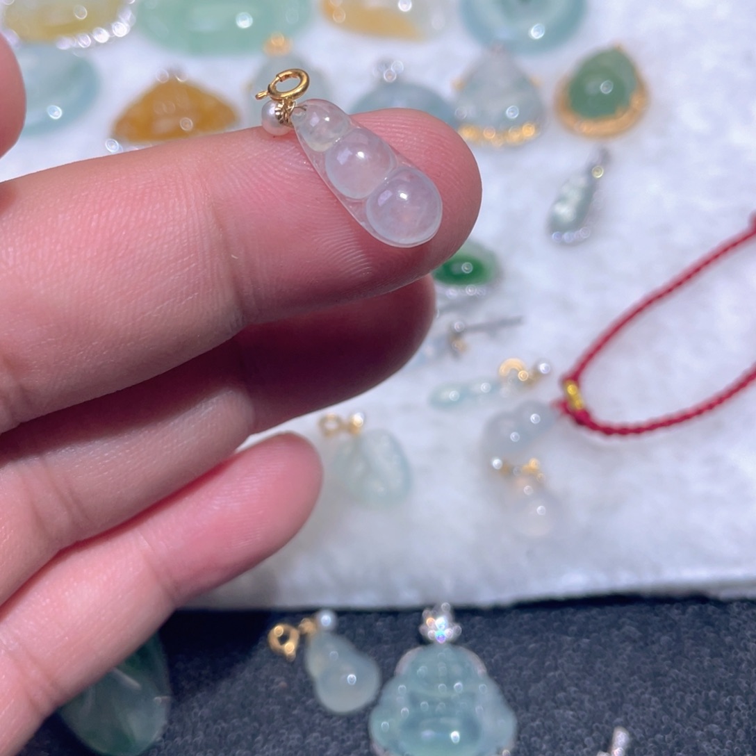 翡翠18K金镶嵌颈饰