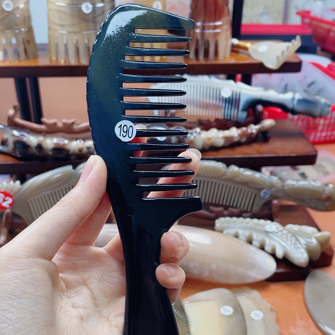 纯手工制作牛角梳190