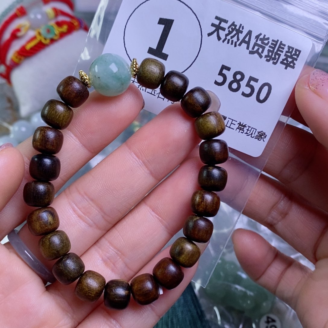 翡翠颈饰未镶嵌吊坠