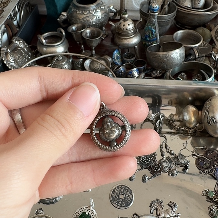 关***3非金属足银挂件一个