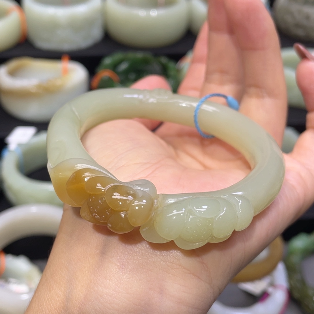 未镶嵌手镯（贵妃镯）和田玉33