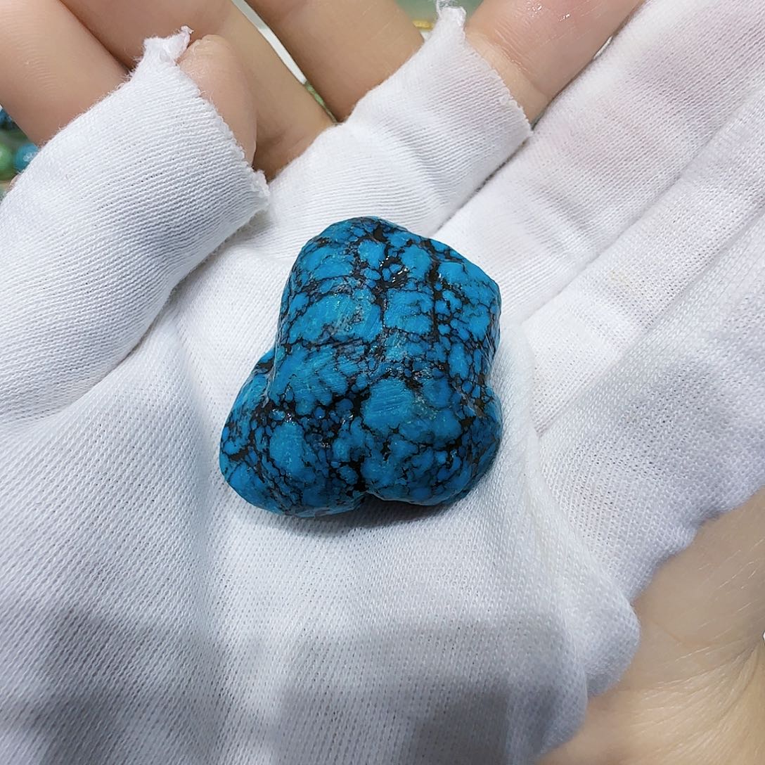 绿松石未镶嵌颈饰
