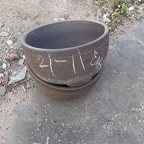 中国宜兴紫砂花盆，