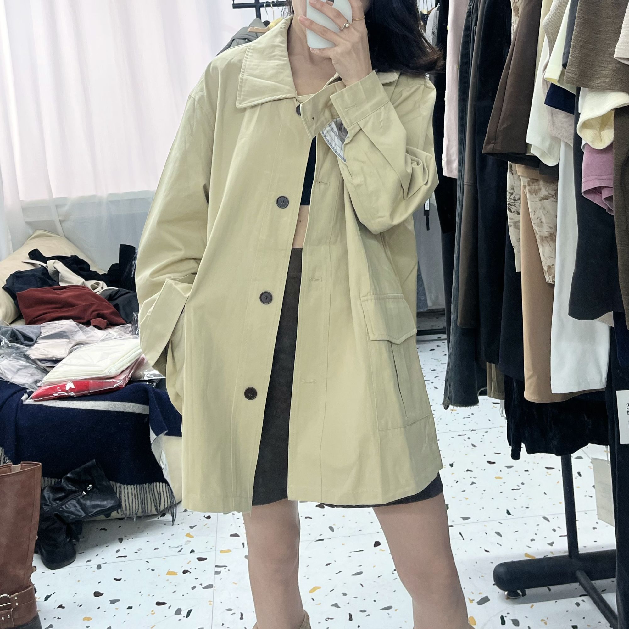 杏色中长款风衣大兜