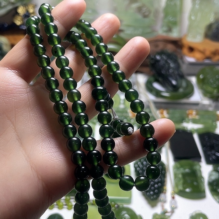 蛇纹石玉颈饰未镶嵌