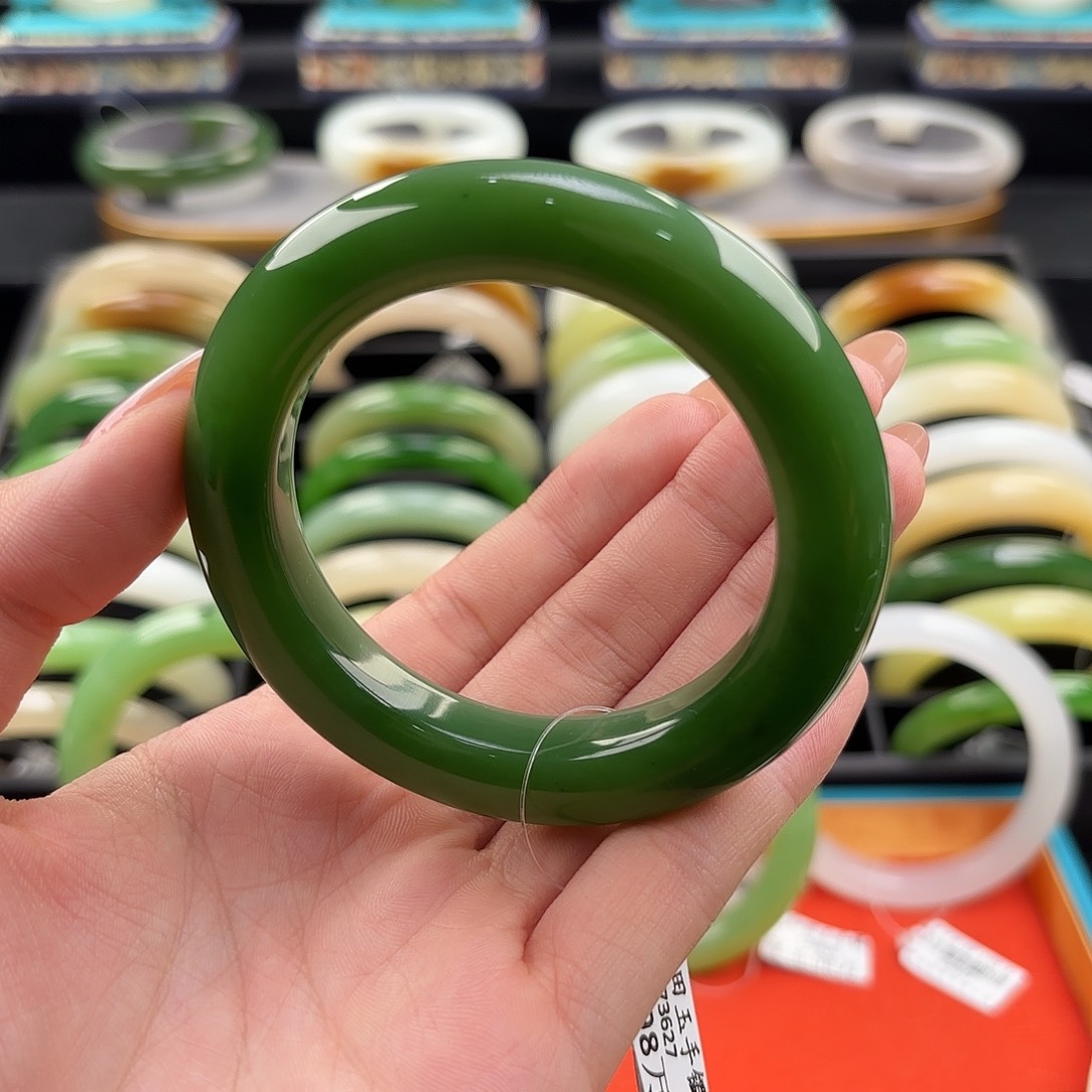 和田玉未镶嵌手镯54.7特色奶盖白加绿