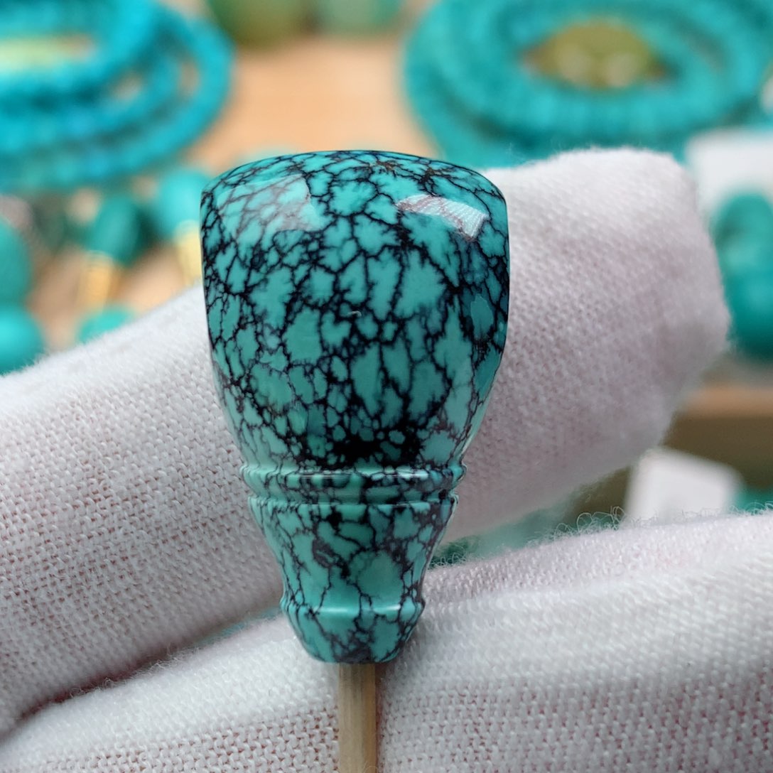 绿松石颈饰未镶嵌