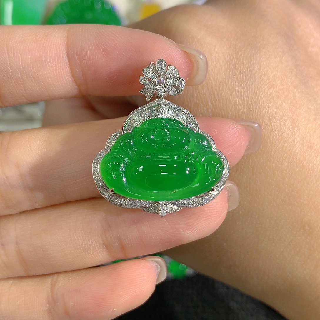 翡翠18K金镶嵌颈饰佛公