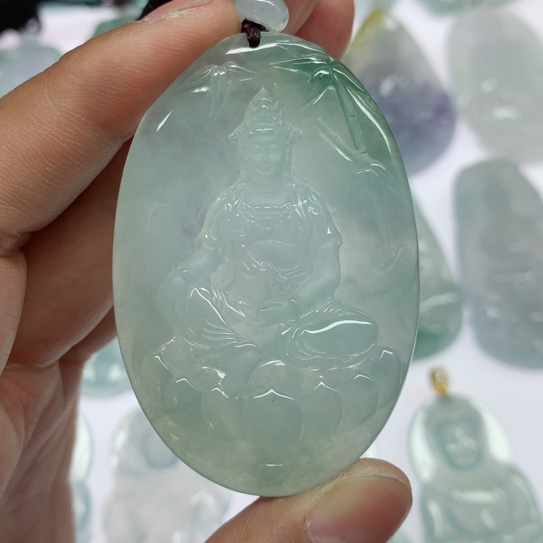 翡翠颈饰未镶嵌周***?