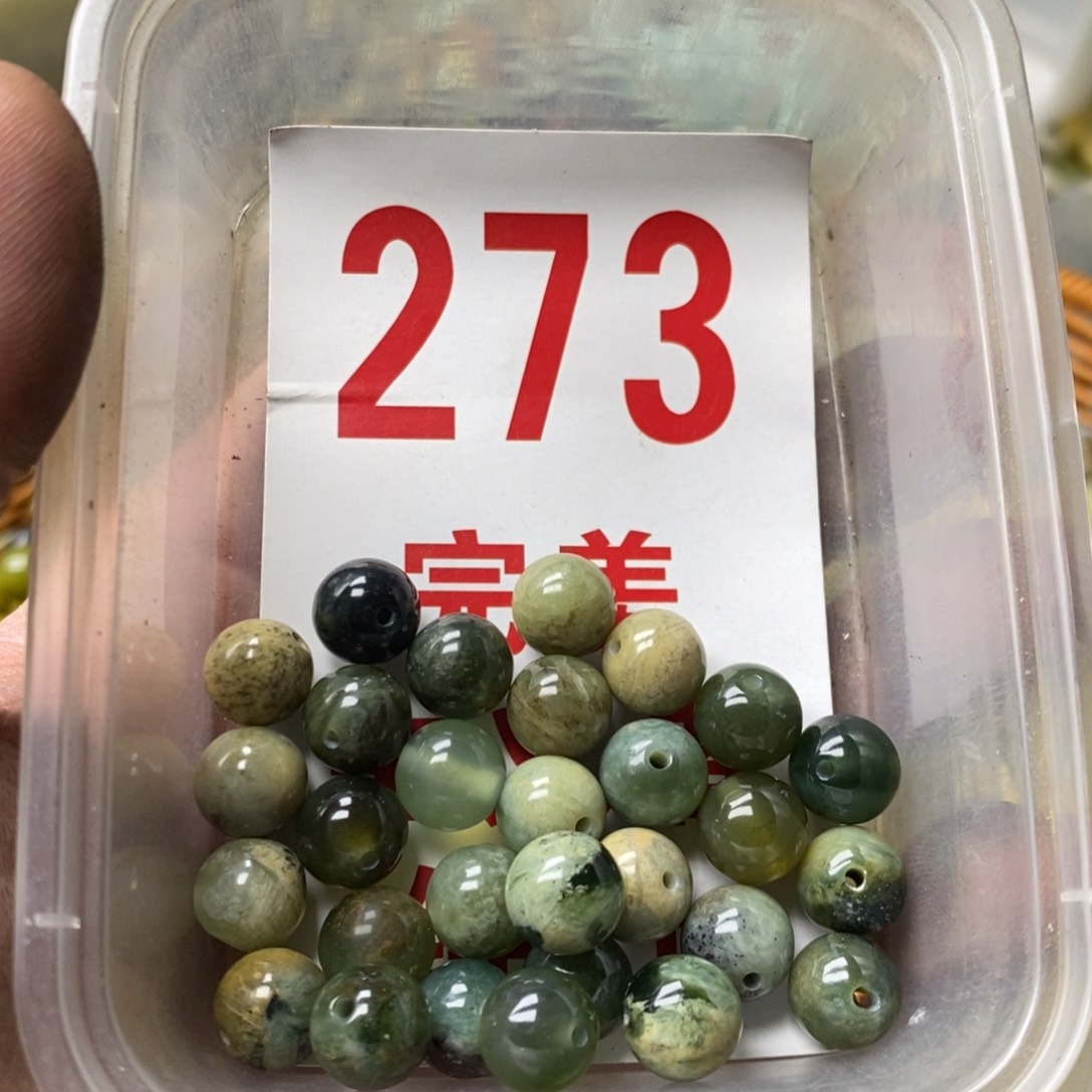 蛇纹石玉挂坠未镶嵌