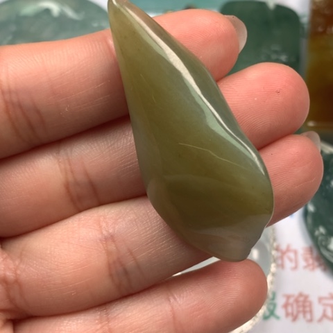 翡翠颈饰未镶嵌翡翠