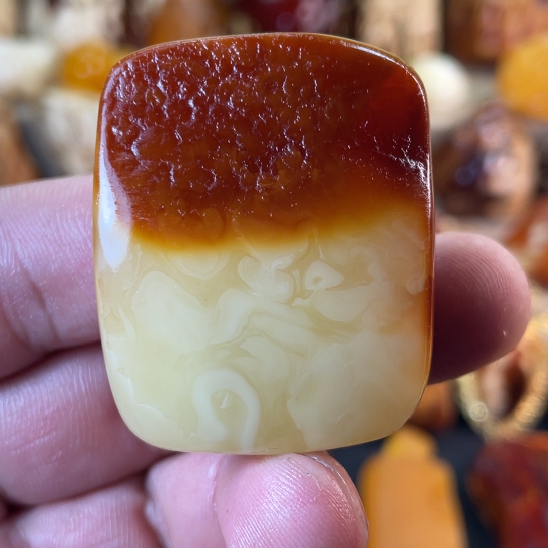 定制琥珀天然蜜蜡鸿运当头白花蜡牌子