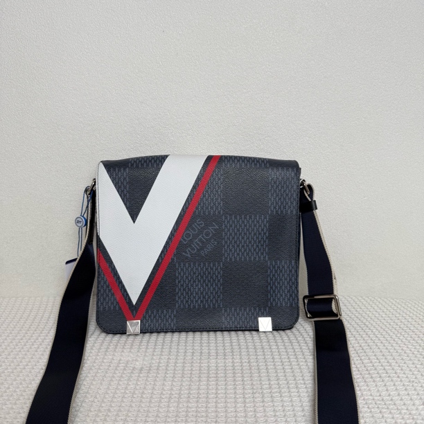 99新 LouisVuitton/路易威登 5731/芯片款美洲杯限量款小号邮差包