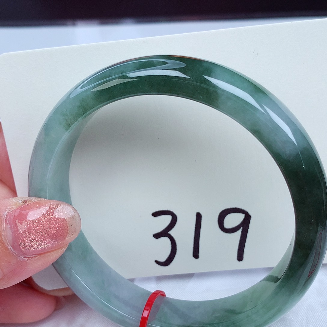 翡翠手镯未镶嵌翡翠