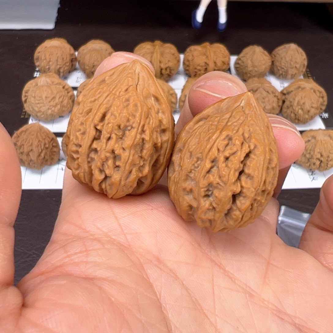 文玩核桃把件野生鸡心手捻26