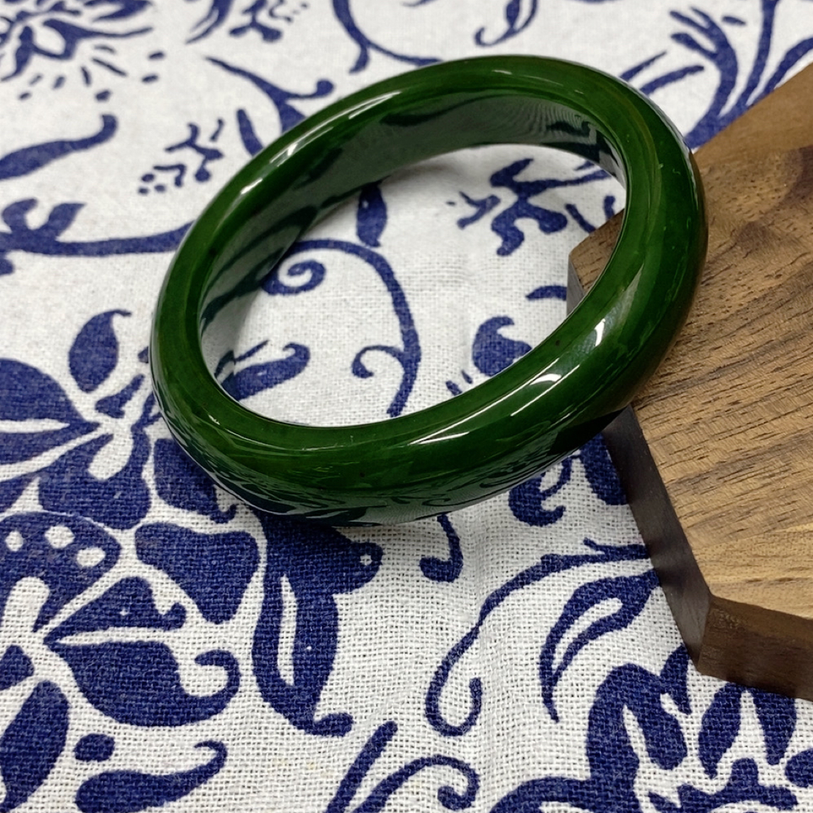 和田玉碧玉辣绿辣菠菜绿泥鳅背手镯55圈口
