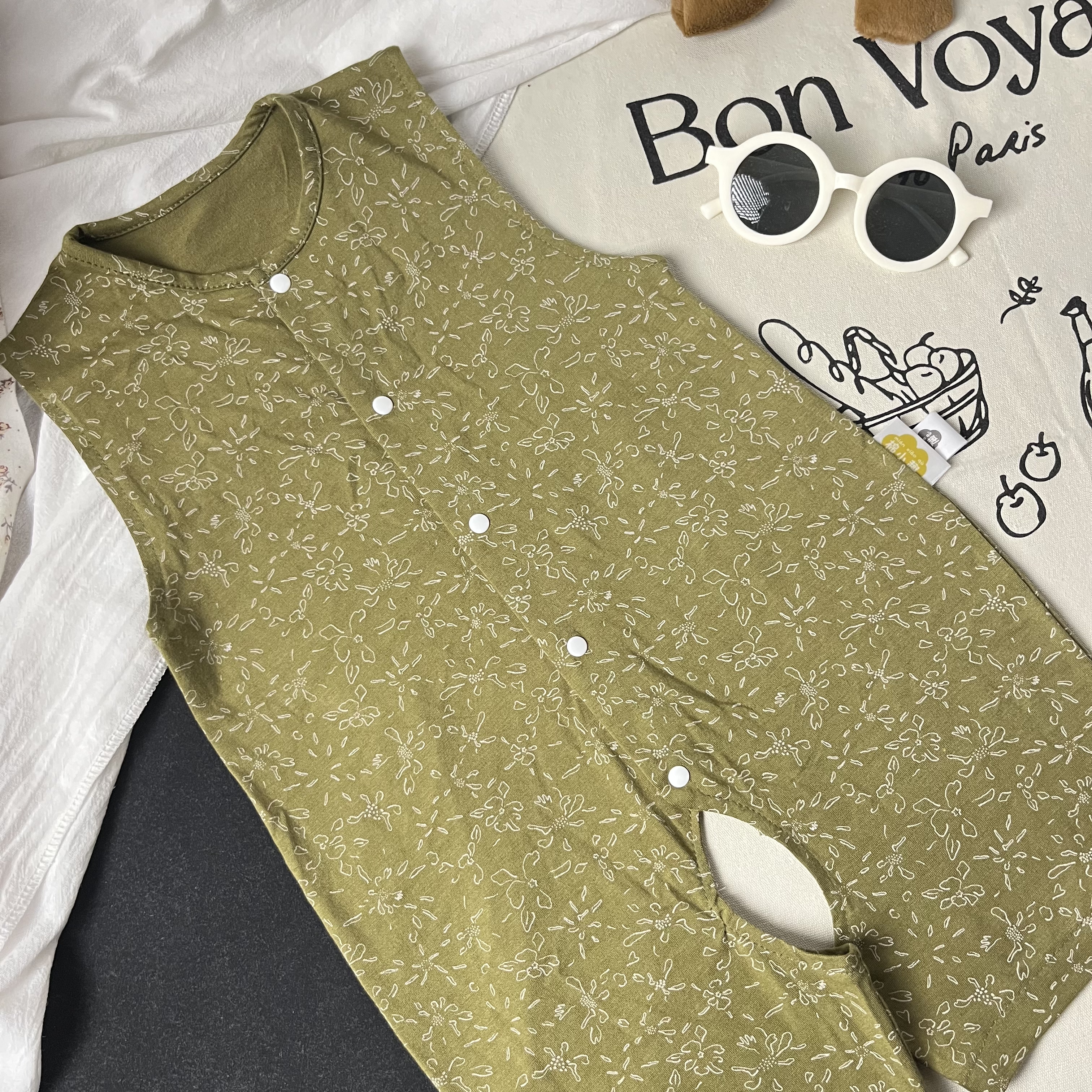 牛油果绿碎花背心婴幼宝宝单层背心哈衣连体衣柔软舒适开裆