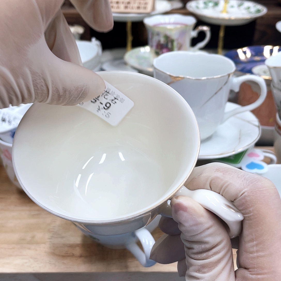 倚***石鹿屋家的美丽咖啡杯
