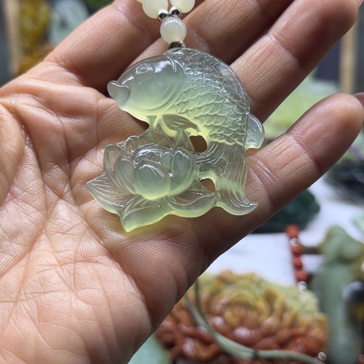 蛇纹石玉未镶嵌颈饰