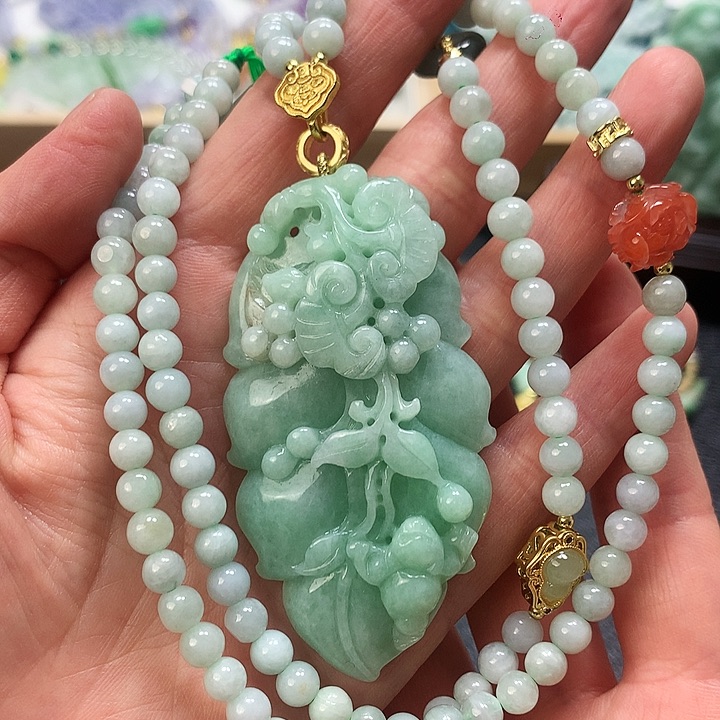 翡翠颈饰未镶嵌吊坠
