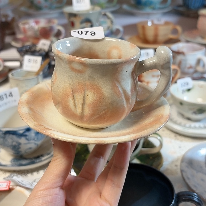 瓷片带底款秋莎咖啡杯