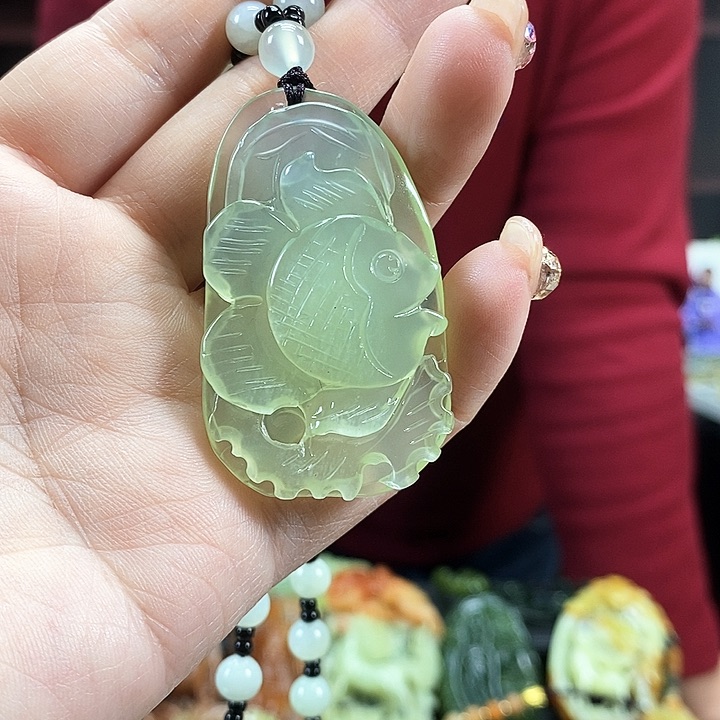 蛇纹石玉吊坠未镶嵌