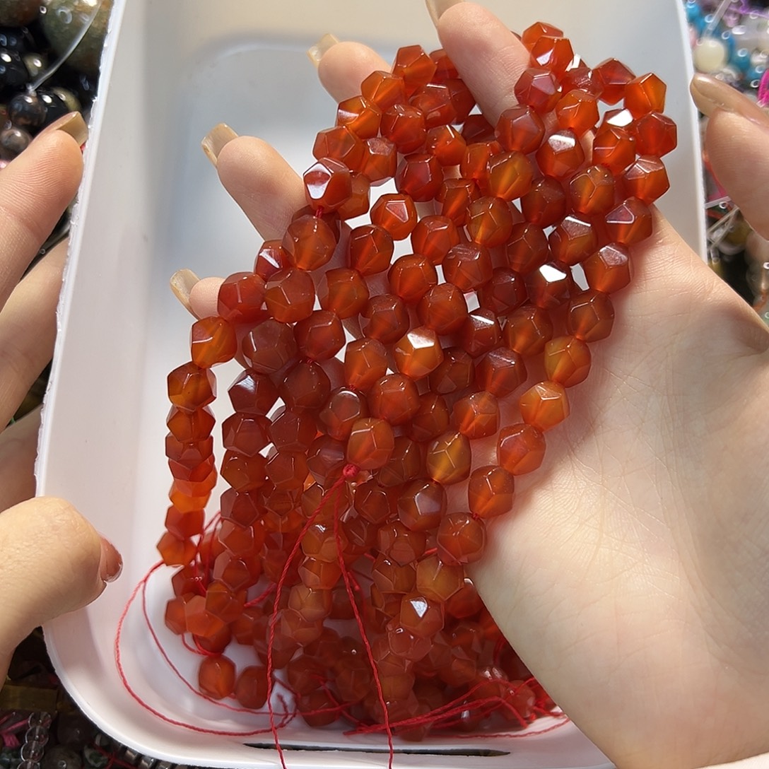 玛瑙/玉髓未镶嵌珠宝半成品卡10八菱切红玛瑙一条