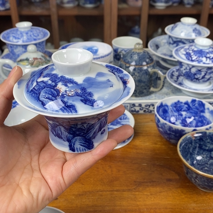 青花手绘马蹄山水盖碗