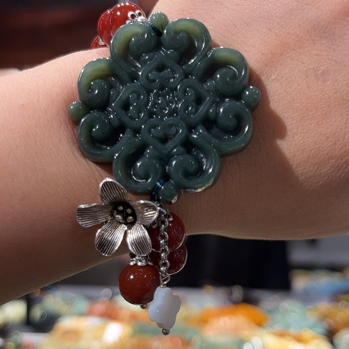 岫玉未镶嵌毛衣链