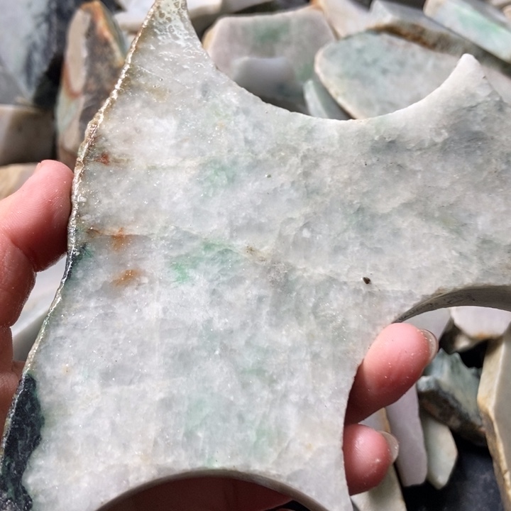 翡翠颈饰未镶嵌天然翡翠