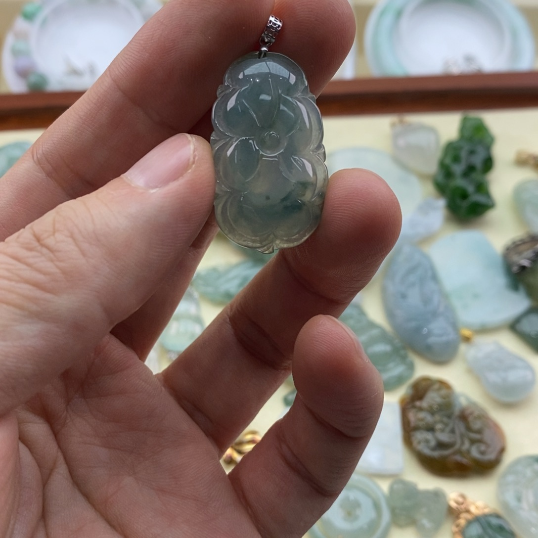 翡翠未镶嵌颈饰翡翠花朵挂件