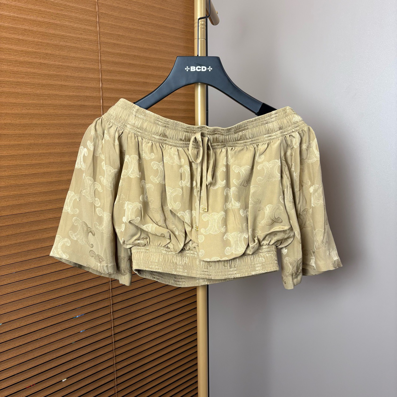 99新 Celine/思琳 （原）黄色露肩短上衣 34码/fg205595