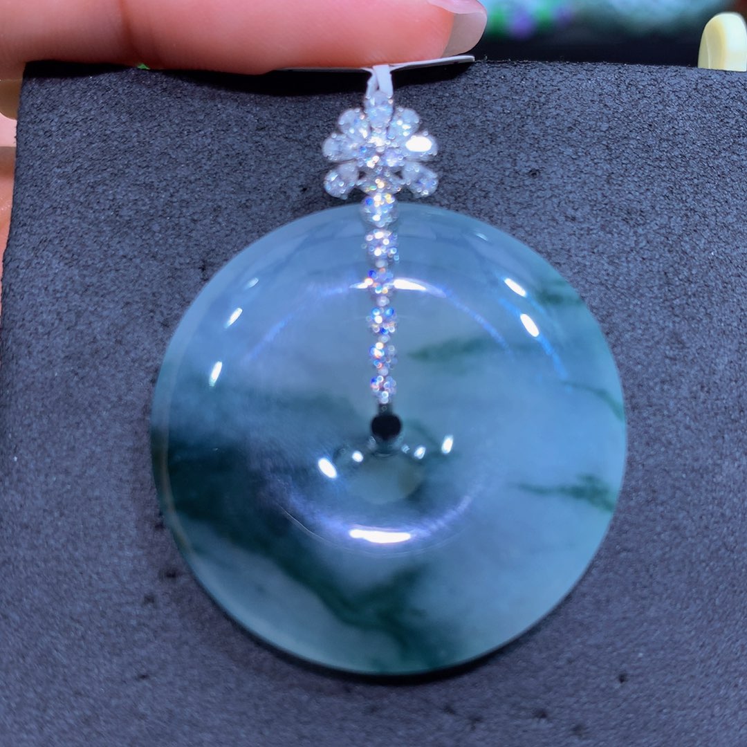 翡翠18K金镶嵌颈饰翡翠