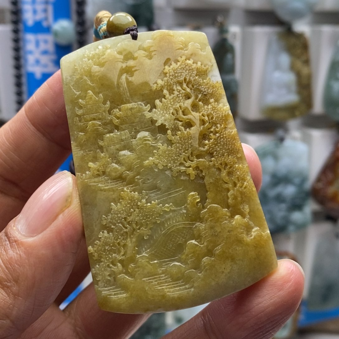 翡翠颈饰未镶嵌山水