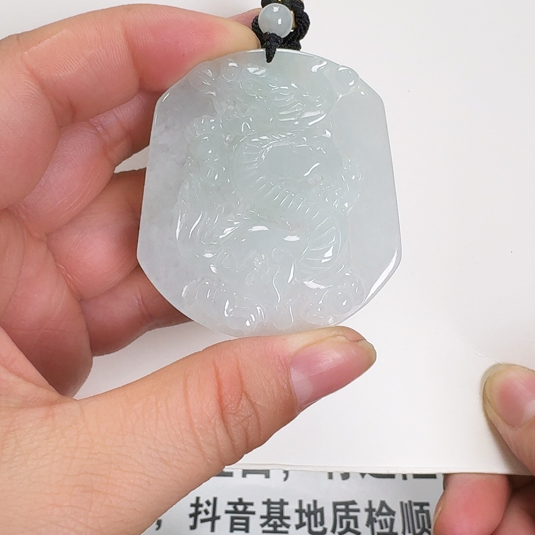 翡翠颈饰未镶嵌龙牌