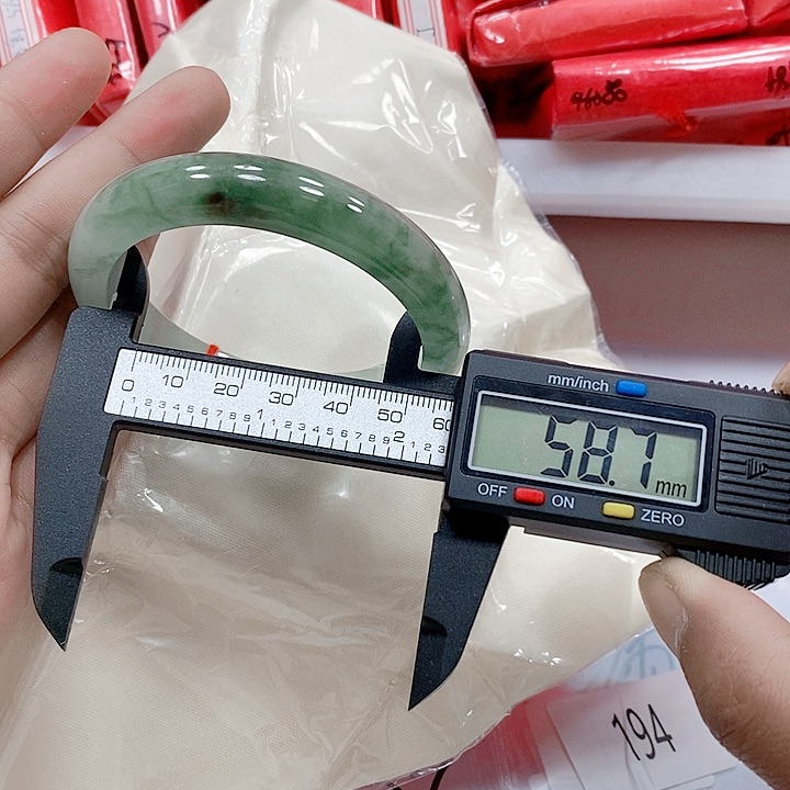 翡翠手镯未镶嵌194。 88888