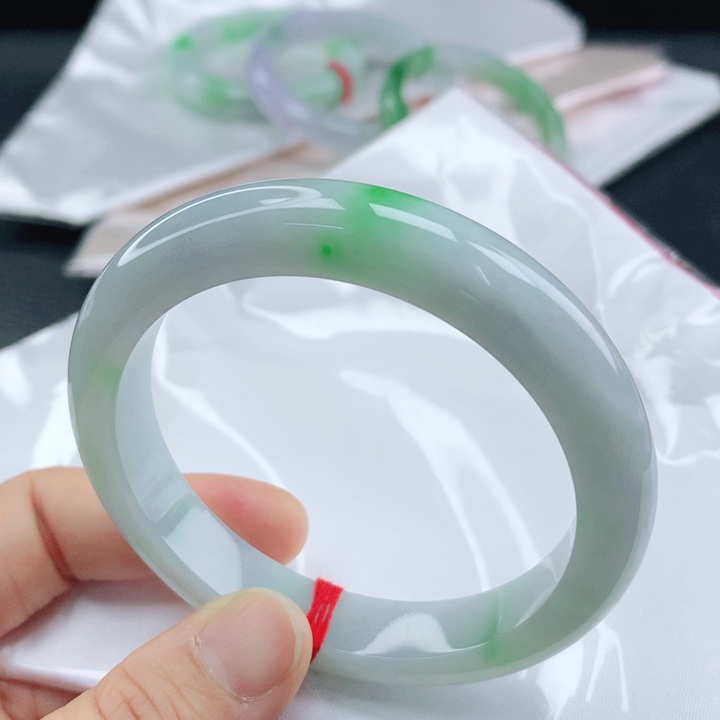 翡翠手镯未镶嵌58+飘阳绿翡翠手镯